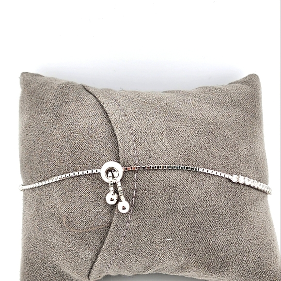 Elegant Silver Cross Adjastable Bracelet Stamped 925 with cubic zirconia stones - Picture 2 of 5